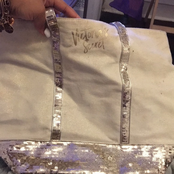 Tote - Picture 2 of 3